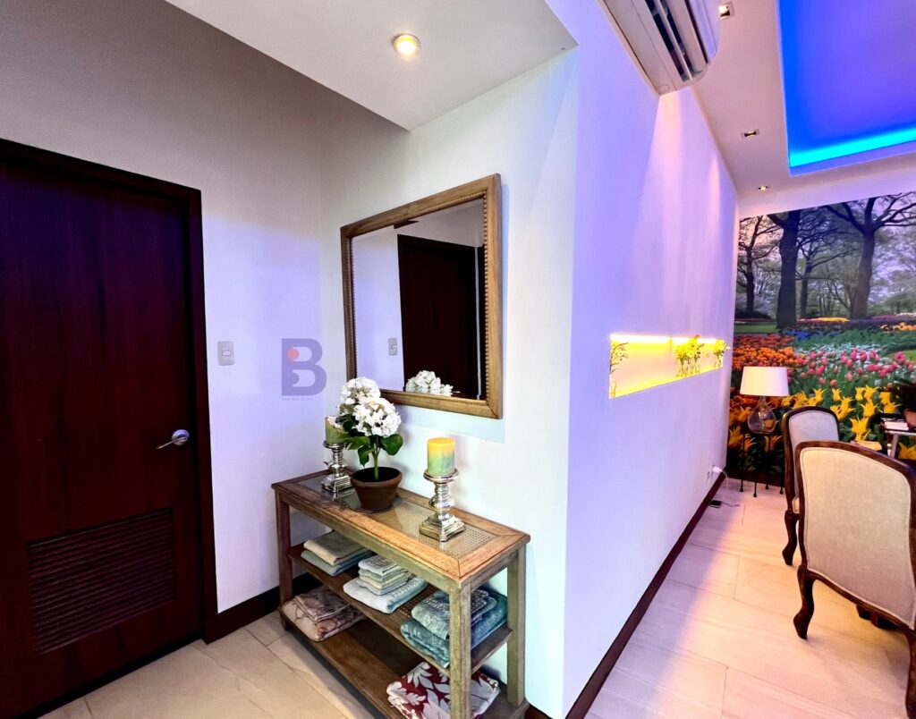 For Sale 3 Bedrooms Eight Forbes Town Condo Golf course view in Bonifacio Global City (1)