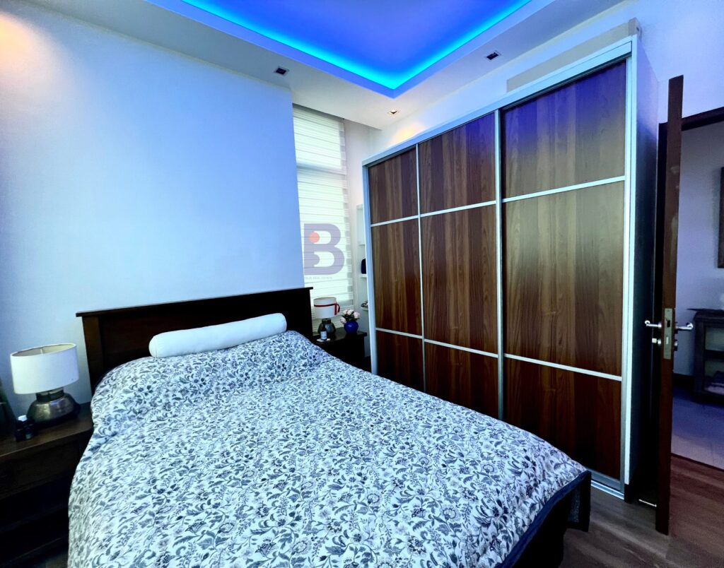 For Sale 3 Bedrooms Eight Forbes Town Condo Golf course view in Bonifacio Global City (11)