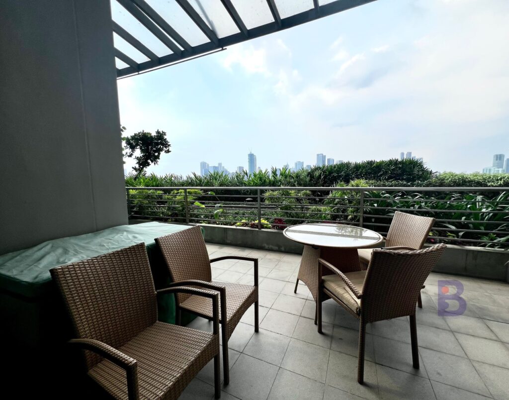 For Sale 3 Bedrooms Eight Forbes Town Condo Golf course view in Bonifacio Global City (12)