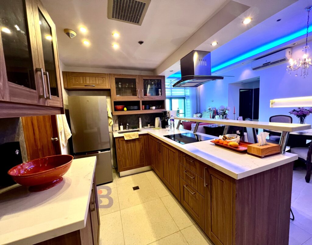 For Sale 3 Bedrooms Eight Forbes Town Condo Golf course view in Bonifacio Global City (14)