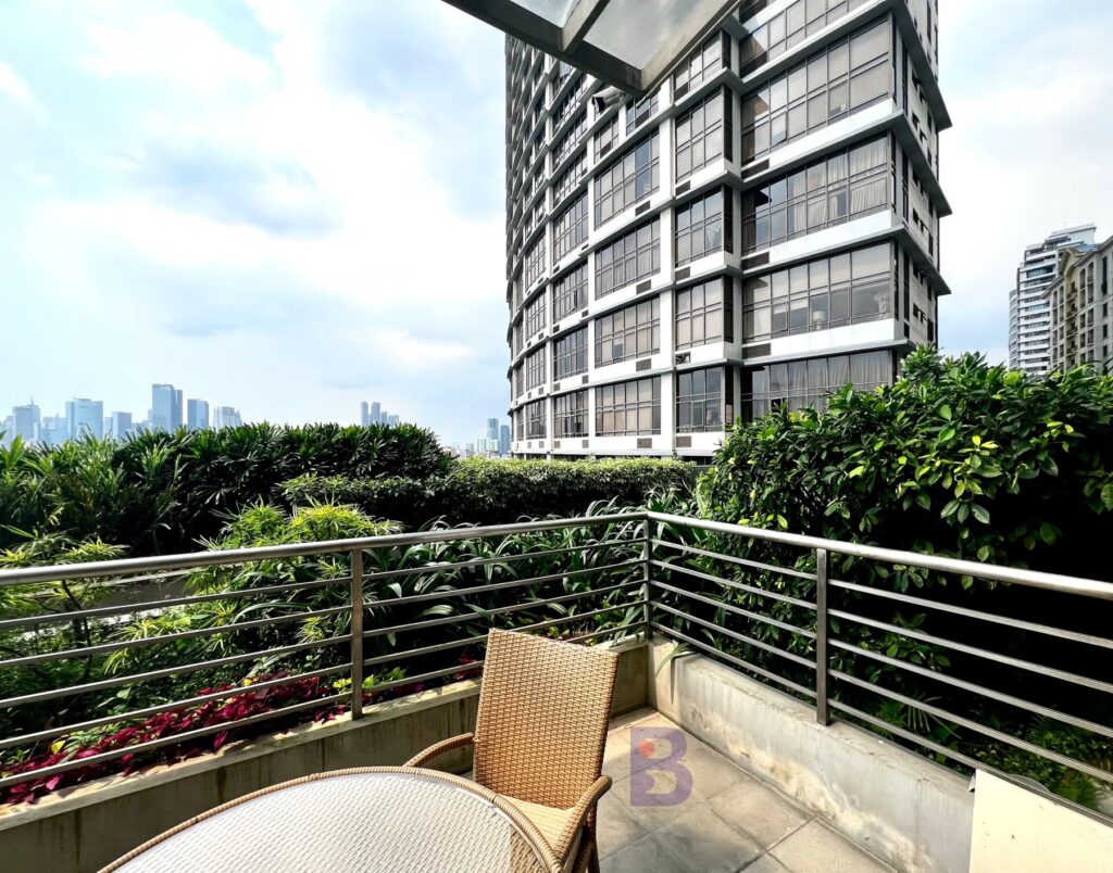For Sale 3 Bedrooms Eight Forbes Town Condo Golf course view in Bonifacio Global City (5)