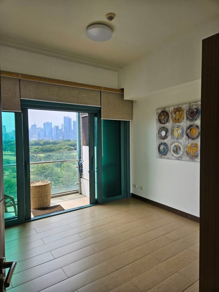 For Rent 2BR of 8 Forbes Town Road Condo in Bonifacio Global City (1)