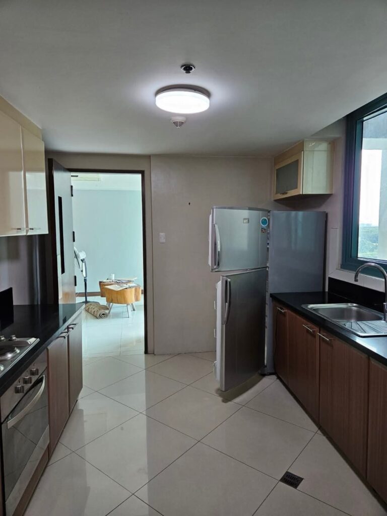 For Rent 2BR of 8 Forbes Town Road Condo in Bonifacio Global City (5)