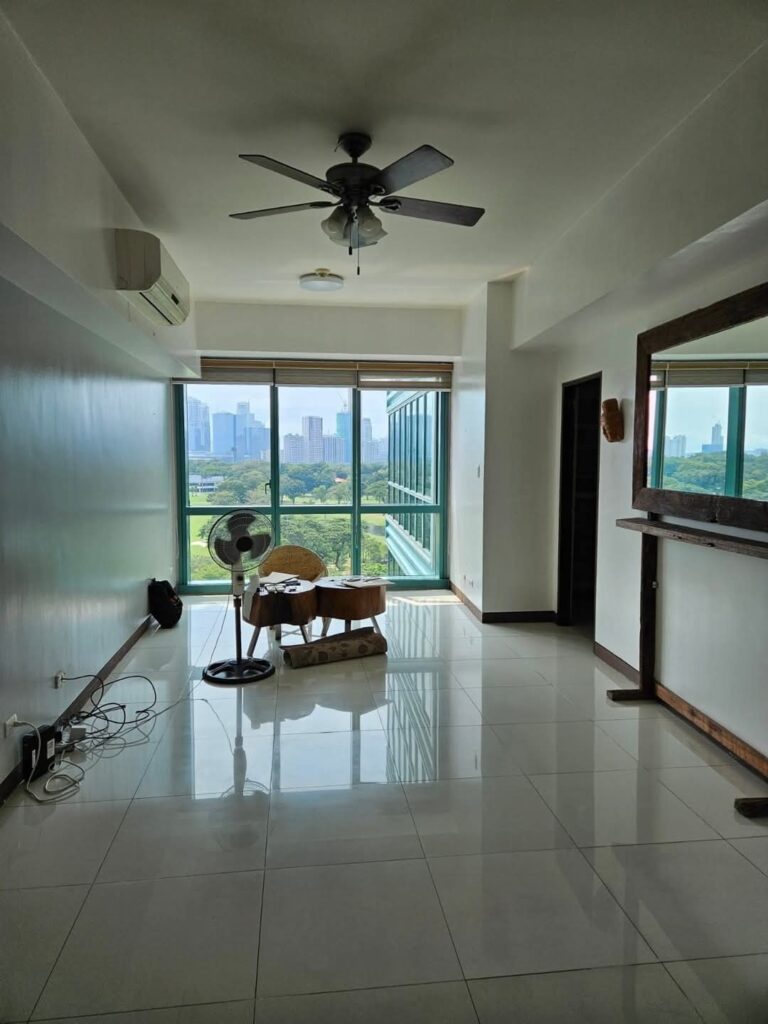 For Rent 2BR of 8 Forbes Town Road Condo in Bonifacio Global City (6)