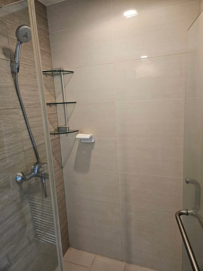For Rent 2BR of 8 Forbes Town Road Condo in Bonifacio Global City (7)