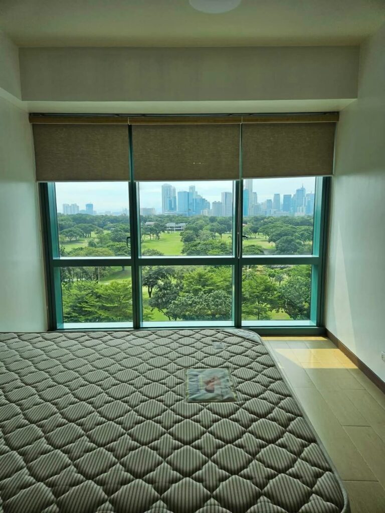 For Rent 2BR of 8 Forbes Town Road Condo in Bonifacio Global City (9)