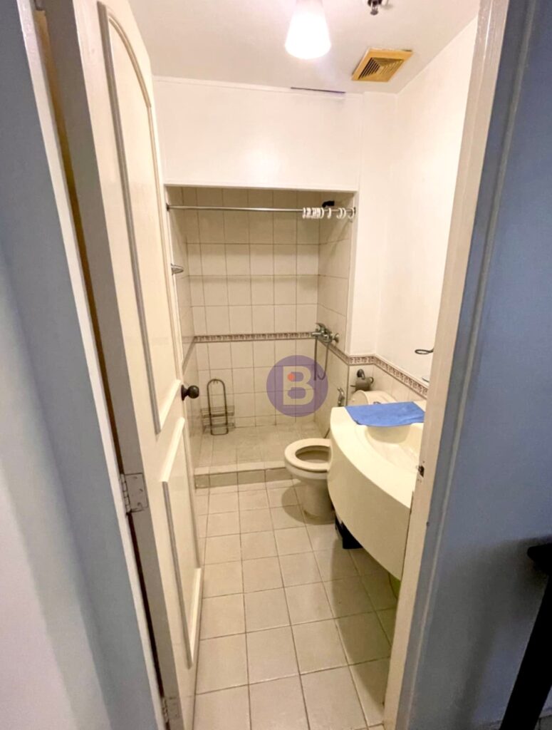 For Sale 1 Bedroom at Parkview Suites Tower 1 in Valero St. Makati City (4)