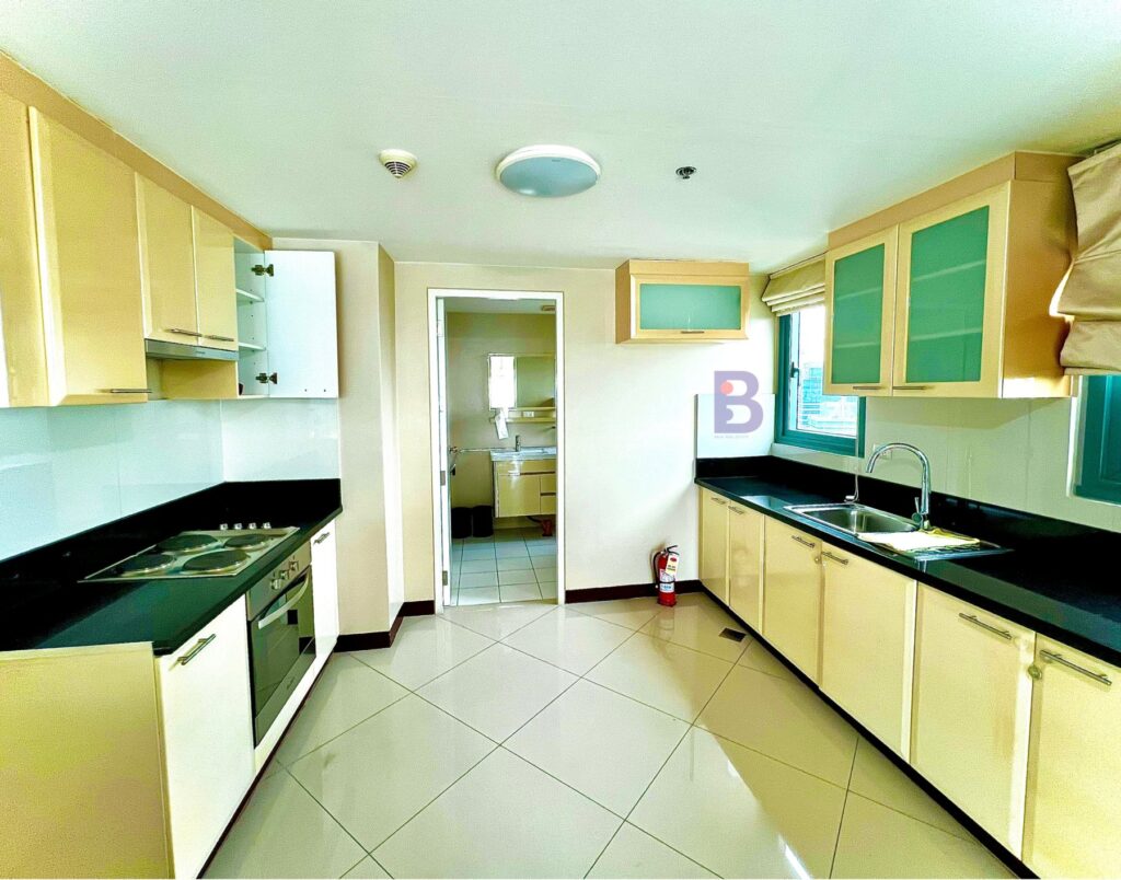 For Sale 3 bedrooms at 8 Forbes Town Road with golf course view and balcony (10)