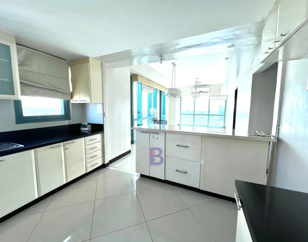 For Sale 3 bedrooms at 8 Forbes Town Road with golf course view and balcony (11)