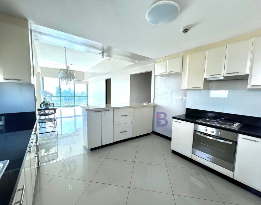 For Sale 3 bedrooms at 8 Forbes Town Road with golf course view and balcony (15)