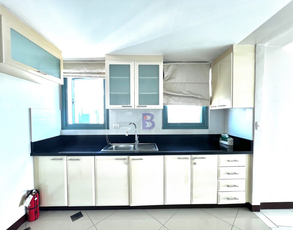 For Sale 3 bedrooms at 8 Forbes Town Road with golf course view and balcony (6)