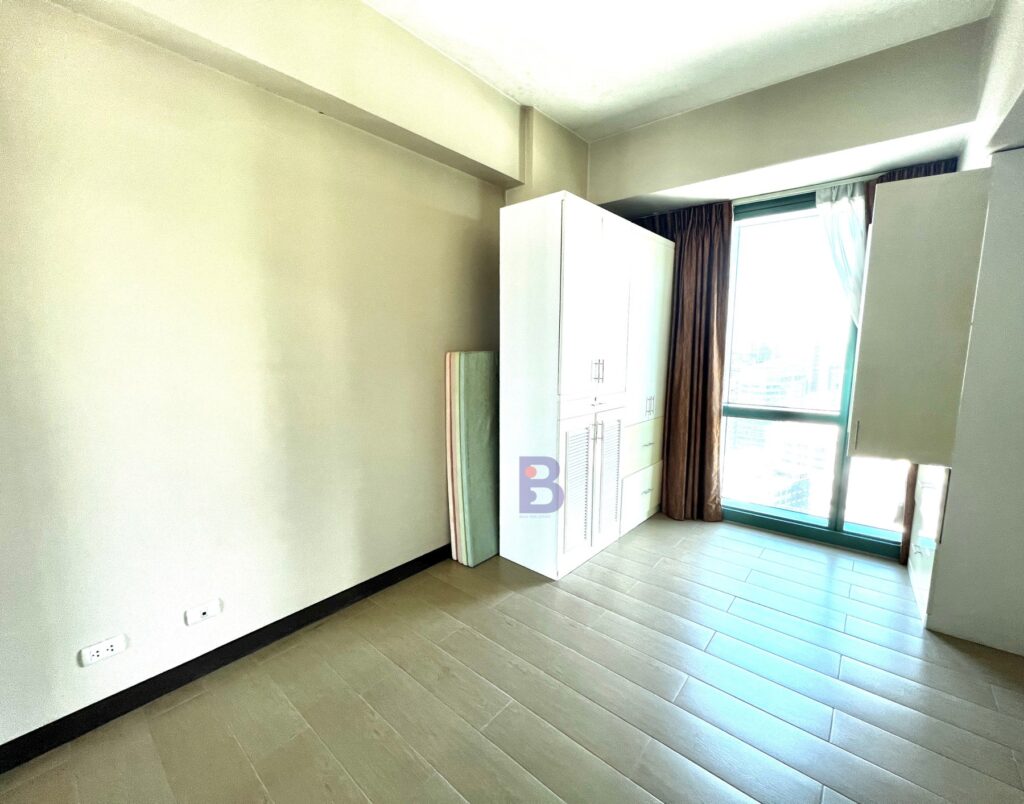 For Sale 3 bedrooms at 8 Forbes Town Road with golf course view and balcony (9)