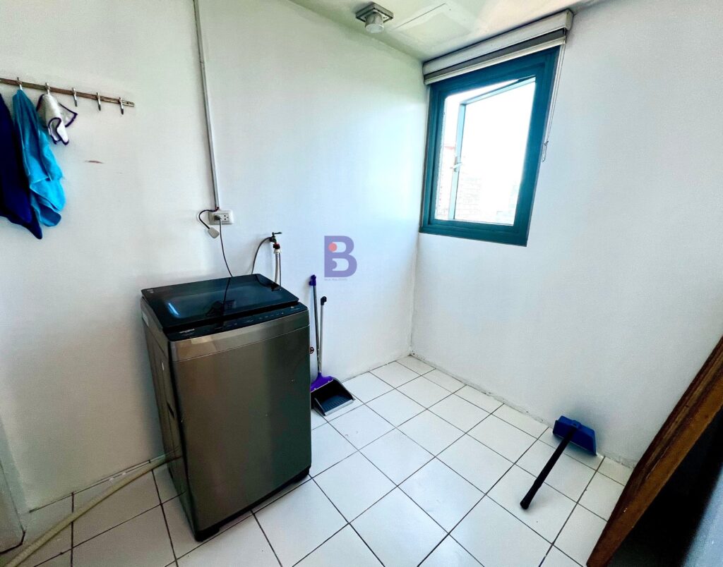For Sale or For Rent 3 BR at 8 Forbes Town Road in Bonifacio Global City (9)
