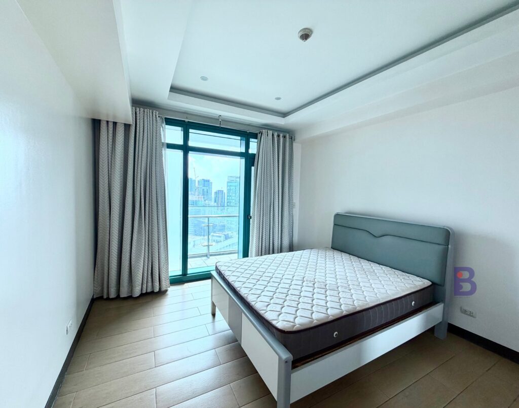 For Rent 3BR Golf Course View with Balcony at Eight Forbes Town Road Residences in Bonifacio Global City (10)