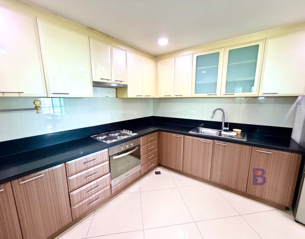 For Rent 3BR Golf Course View with Balcony at Eight Forbes Town Road Residences in Bonifacio Global City (3)