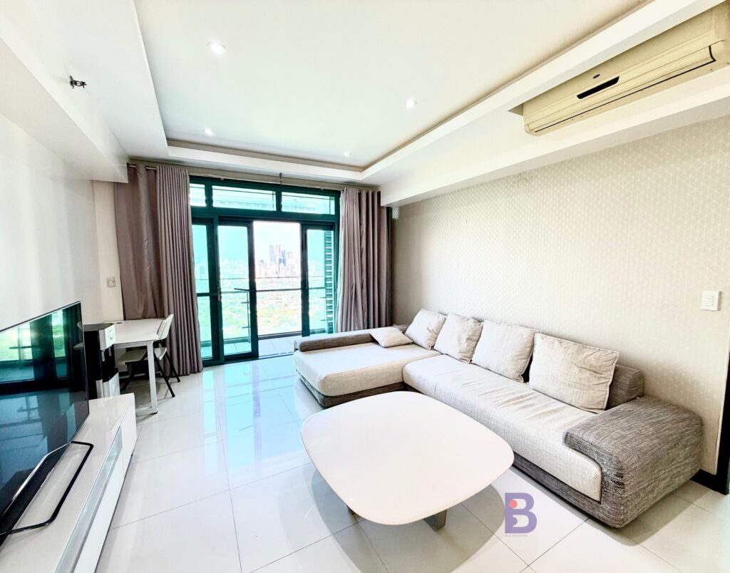 For Rent 3BR Golf Course View with Balcony at Eight Forbes Town Road Residences in Bonifacio Global City (5)