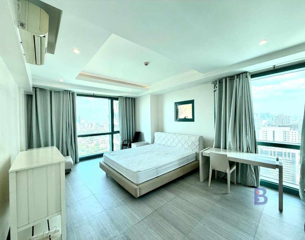 For Rent 3BR Golf Course View with Balcony at Eight Forbes Town Road Residences in Bonifacio Global City (6)